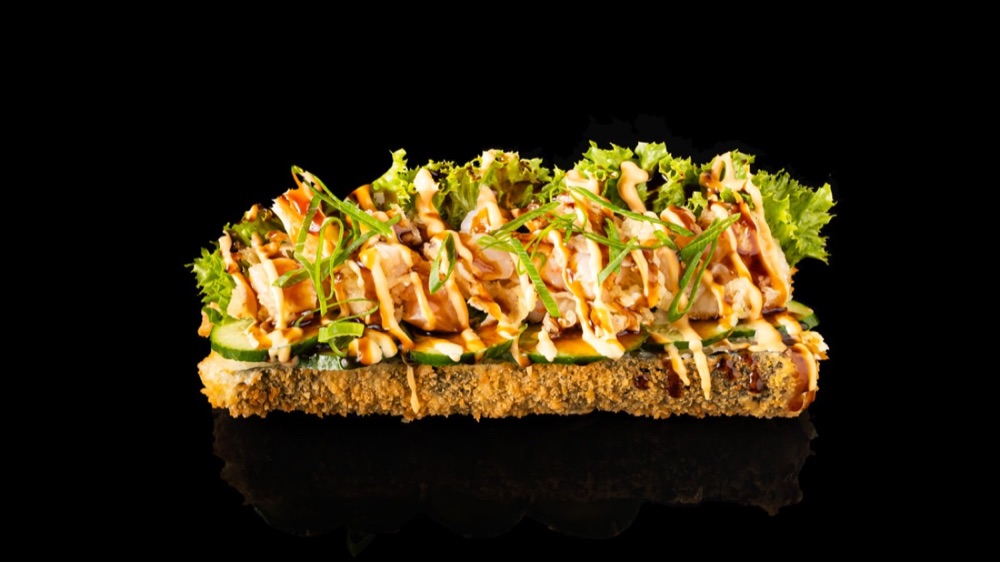 Awokado krevečių sushidog – ilgas suktinukas su krevetėmis ir padažu